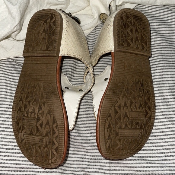 Girls MK Michael Kors thong sandals size 10 with zipper up back of foot - Picture 6 of 8